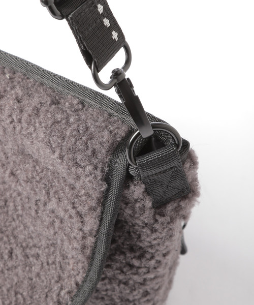 niko and...（ニコアンド）の「オリジナルボアメッセンジャーバッグ（メッセンジャーバッグ・レディース・アイボリー/モカ/チャコール・0）」の8枚目の写真