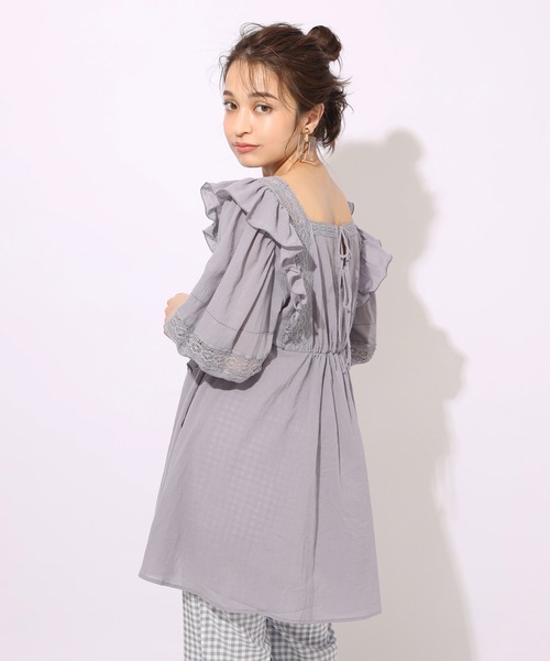 one after another NICE CLAUP（ワンアフターアナザーナイスクラップ）の「フリルチュニック（チュニック・レディース・ブラック/オフホワイト/ブルー・FREE）」の3枚目の写真