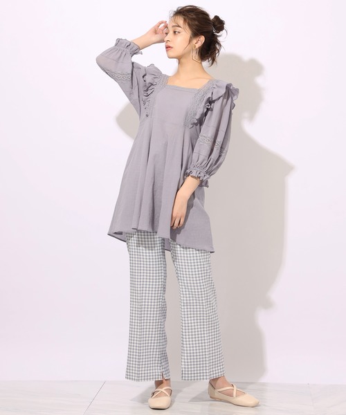 one after another NICE CLAUP（ワンアフターアナザーナイスクラップ）の「フリルチュニック（チュニック・レディース・ブラック/オフホワイト/ブルー・FREE）」の7枚目の写真