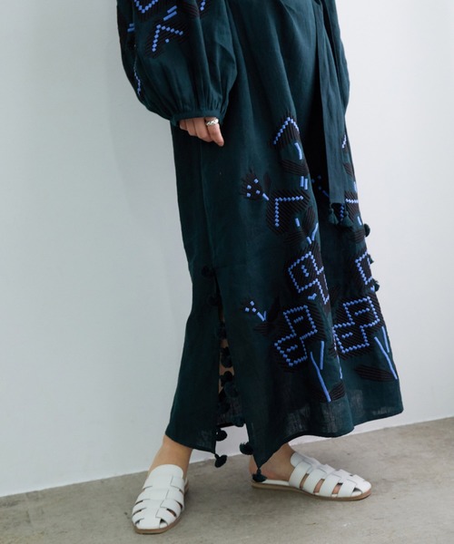 ADAM ET ROPE'(アダムエロペ)の「【BENARAS by CITRUS】別注Veronica Rose Dress(ワンピース・レディース・ベージュ/グリーン・1)」の5枚目の写真