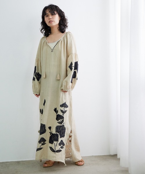 ADAM ET ROPE'(アダムエロペ)の「【BENARAS by CITRUS】別注Veronica Rose Dress(ワンピース・レディース・ベージュ/グリーン・1)」の18枚目の写真