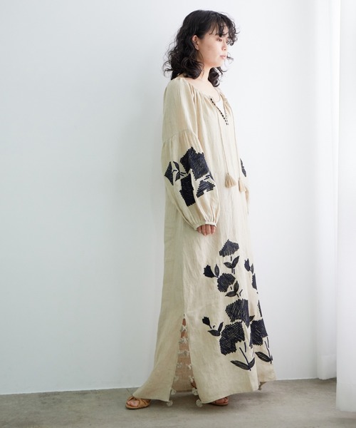 ADAM ET ROPE'(アダムエロペ)の「【BENARAS by CITRUS】別注Veronica Rose Dress(ワンピース・レディース・ベージュ/グリーン・1)」の20枚目の写真