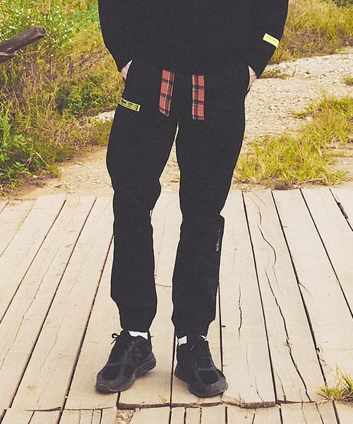 LIBERE(リベーレ)の「LIBERE リベーレ / MIL ZIPPER JOGGER PANTS ミルジッパージョガーパンツ / 205310/205311(その他パンツ・メンズ・オリーブ/ブラック・SMALL/LARGE/MEDIUM)」の2枚目の写真