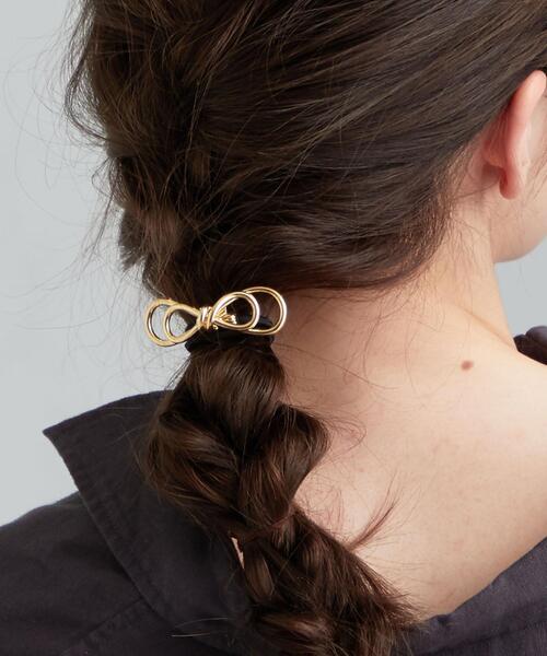 green label relaxing（グリーンレーベルリラクシング）の「CFC W メタル リボン ポニー ヘアゴム（ヘアゴム・レディース・シルバー/ゴールド・FREE）」の2枚目の写真