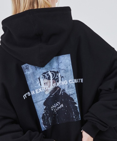 Over ユニセックス クライメートペインター パーカー Hoodie 韓国ブランド プリンティング Painter オーバーフーディー Painter Ona オーエヌエー Climate プルオーバーパーカー パーカー Ona オーエヌエー のファッション Printing Printing
