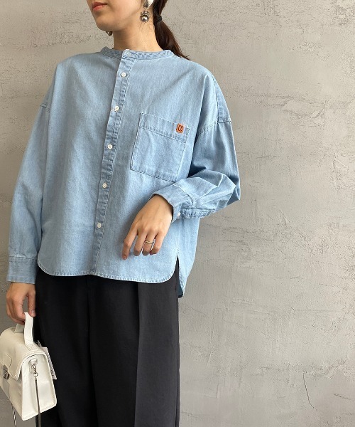 UNIVERSAL OVERALL（ユニバーサルオーバーオール）の「[UNIVERSAL OVERALL/ユニバーサルオーバーオール] 別注 ビッグシルエットバンドカラーシャツ（シャツ/ブラウス・レディース・ブルー系その他/ライトブルー/ブラック系その他/ブルー・F）」の3枚目の写真