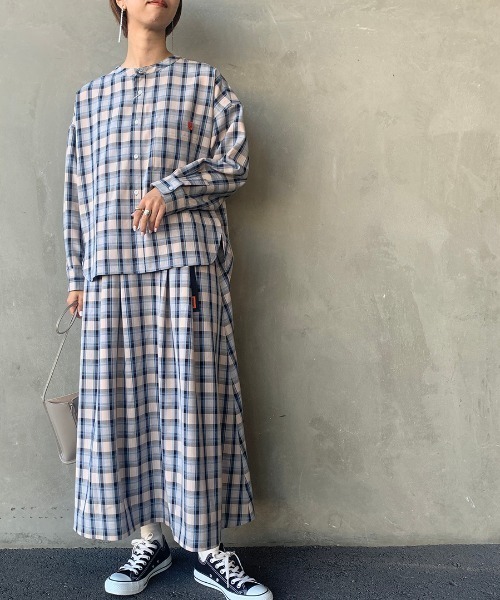 UNIVERSAL OVERALL（ユニバーサルオーバーオール）の「[UNIVERSAL OVERALL/ユニバーサルオーバーオール] 別注 ビッグシルエットバンドカラーシャツ（シャツ/ブラウス・レディース・ブルー系その他/ライトブルー/ブラック系その他/ブルー・F）」の5枚目の写真