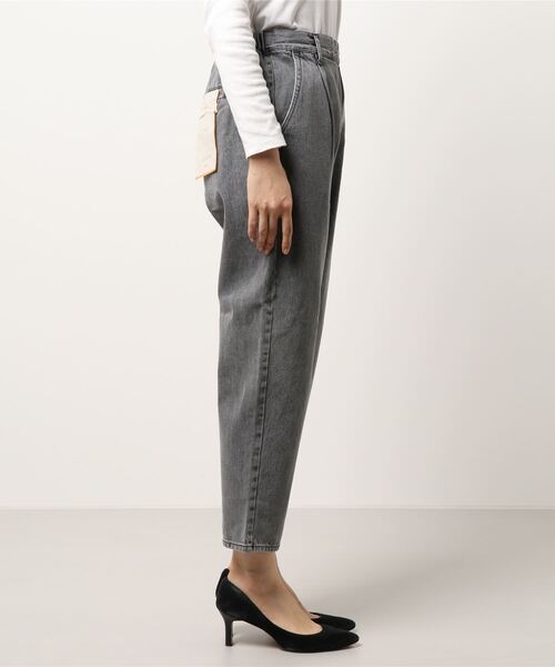 179/WG(イチナナキュウダブルジー)の「テーパードデニムパンツ(デニムパンツ・レディース・オフホワイト/ライトグレー・MEDIUM)」の18枚目の写真