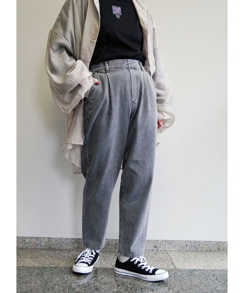 179/WG(イチナナキュウダブルジー)の「テーパードデニムパンツ(デニムパンツ・レディース・オフホワイト/ライトグレー・MEDIUM)」の11枚目の写真