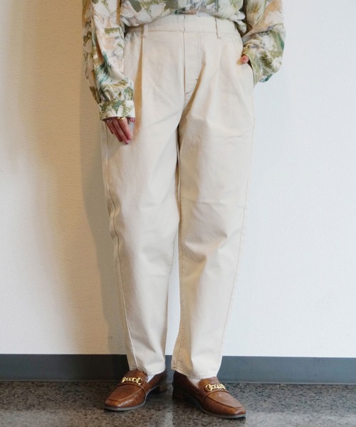 179/WG(イチナナキュウダブルジー)の「テーパードデニムパンツ(デニムパンツ・レディース・オフホワイト/ライトグレー・MEDIUM)」の15枚目の写真