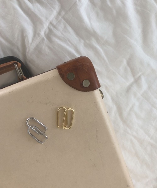 marjour（マージュール）の「VERTICAL HOOP PIERCE（ピアス（両耳用）・レディース・シルバー/ゴールド・FREE）」の5枚目の写真