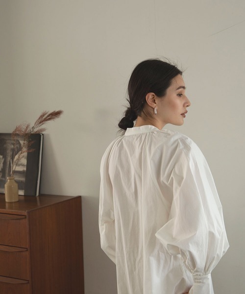 marjour（マージュール）の「VERTICAL HOOP PIERCE（ピアス（両耳用）・レディース・シルバー/ゴールド・FREE）」の8枚目の写真