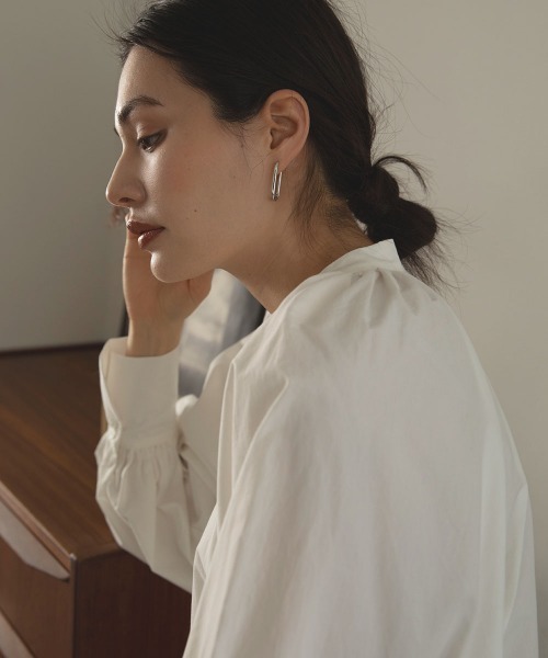 marjour（マージュール）の「VERTICAL HOOP PIERCE（ピアス（両耳用）・レディース・シルバー/ゴールド・FREE）」の6枚目の写真