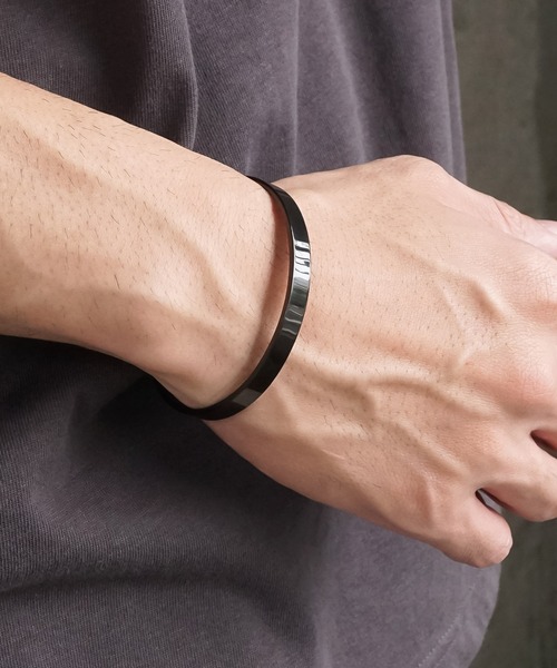 SBG（エスビー）の「SBG 平打ちプレーンバングル（バングル/リストバンド・メンズ・ブラック/シルバー/ゴールド/ピンクゴールド・#4/#6）」の10枚目の写真