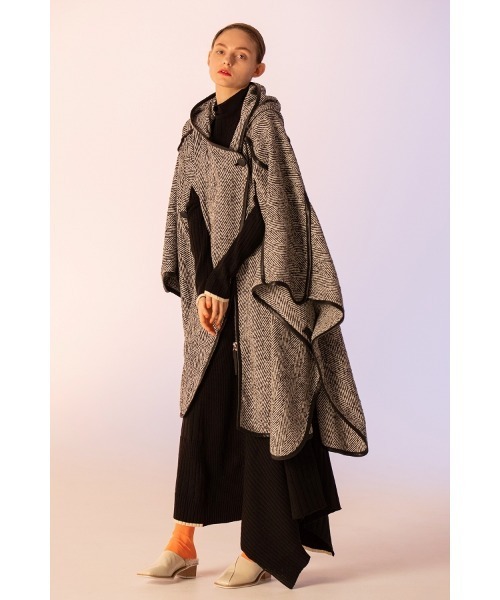 AULA AILA（アウラアイラ）の「フーデッドポンチョコート（ポンチョ