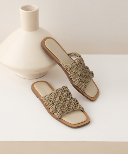 ADAM ET ROPE'（アダムエロペ）の「マクラメフラットサンダル（サンダル・レディース・ブラック/ベージュ/オフホワイト・23.5cm/24.5cm/23.0cm/24.0cm）」の3枚目の写真
