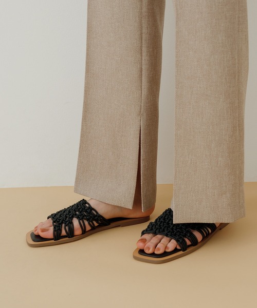 ADAM ET ROPE'（アダムエロペ）の「マクラメフラットサンダル（サンダル・レディース・ブラック/ベージュ/オフホワイト・23.5cm/24.5cm/23.0cm/24.0cm）」の4枚目の写真