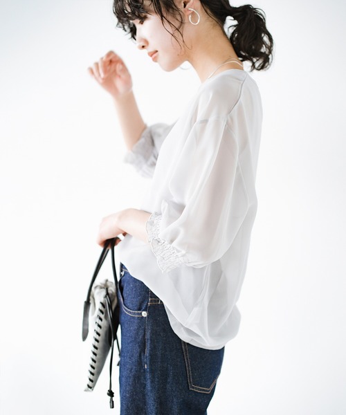 haco!（ハコ）の「上品な透け感が華やぎをプラスしてくれるシフォントップス＆ノースリーブカットソーセット（その他トップス・レディース・ライトグレー/ダークネイビー・SMALL/MEDIUM/LARGE/X-LARGE）」の2枚目の写真