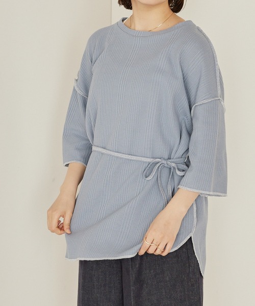 mikke（ミッケ）の「2WAYオーバサイズ 配色ステッチ ワッフルカットソー（Tシャツ/カットソー・レディース・ブラック/オフホワイト/イエロー/ブルー・FREE）」の4枚目の写真