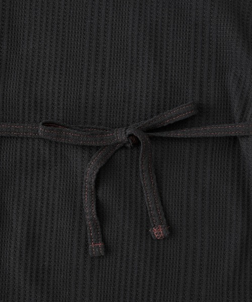 mikke（ミッケ）の「2WAYオーバサイズ 配色ステッチ ワッフルカットソー（Tシャツ/カットソー・レディース・ブラック/オフホワイト/イエロー/ブルー・FREE）」の15枚目の写真