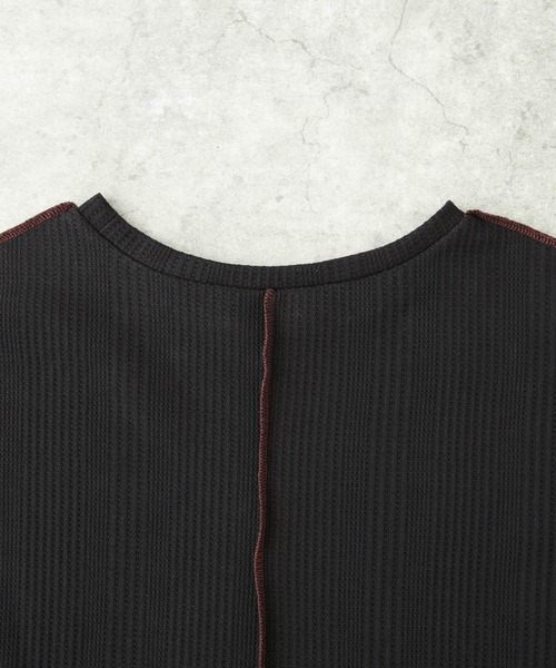 mikke（ミッケ）の「2WAYオーバサイズ 配色ステッチ ワッフルカットソー（Tシャツ/カットソー・レディース・ブラック/オフホワイト/イエロー/ブルー・FREE）」の17枚目の写真