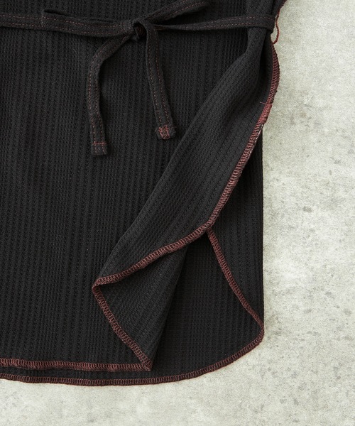 mikke（ミッケ）の「2WAYオーバサイズ 配色ステッチ ワッフルカットソー（Tシャツ/カットソー・レディース・ブラック/オフホワイト/イエロー/ブルー・FREE）」の18枚目の写真