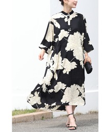 (黒)凛とした大人の花柄ミディアムワンピース
