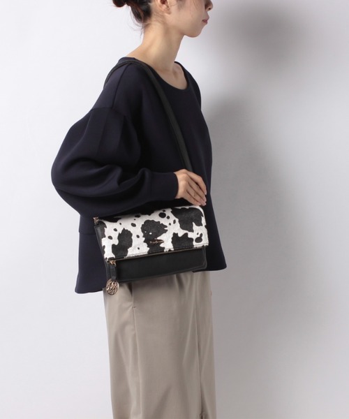 Pi（ピーアイ）の「クラッチにもなるレザー調合皮フラップショルダー　新柄登場（ショルダーバッグ・レディース・ホワイト/ブラウン系その他/ブルー/アイボリー・フリー）」の5枚目の写真