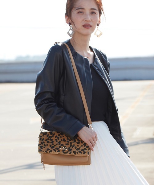 Pi（ピーアイ）の「クラッチにもなるレザー調合皮フラップショルダー　新柄登場（ショルダーバッグ・レディース・ホワイト/ブラウン系その他/ブルー/アイボリー・フリー）」の17枚目の写真