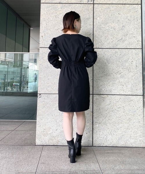 FREE'S MART（フリーズマート）の「【インフルエンサー森下愛里沙さんレコメンド】◆袖シャーリングミニワンピース（ワンピース・レディース・ブラック/グリーン・FREE）」の13枚目の写真