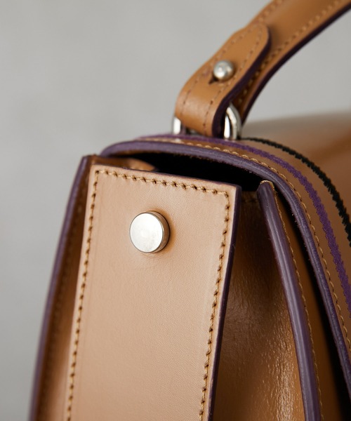 ear PAPILLONNER（イアパピヨネ）の「【MY BEST BAGS(マイベストバッグス）】 ミニボックスショルダーバッグ（ショルダーバッグ・レディース・キャメル/ブラック・FREE）」の4枚目の写真