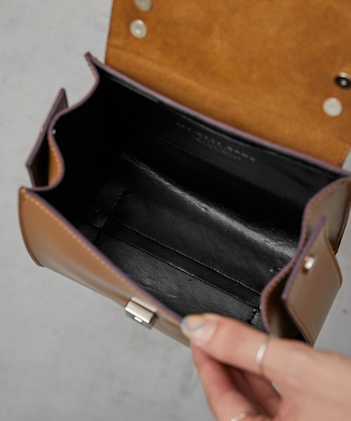 ear PAPILLONNER（イアパピヨネ）の「【MY BEST BAGS(マイベストバッグス）】 ミニボックスショルダーバッグ（ショルダーバッグ・レディース・キャメル/ブラック・FREE）」の16枚目の写真