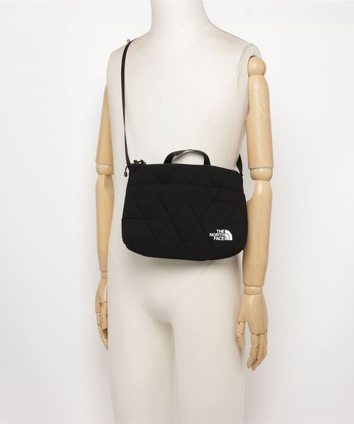 THE NORTH FACE（ザノースフェイス）の「THE NORTH FACE/ノースフェイス ジオフェイスポーチ NM82033（PC・タブレットケース・メンズ・ブラウン/ブラック・FREE）」の6枚目の写真