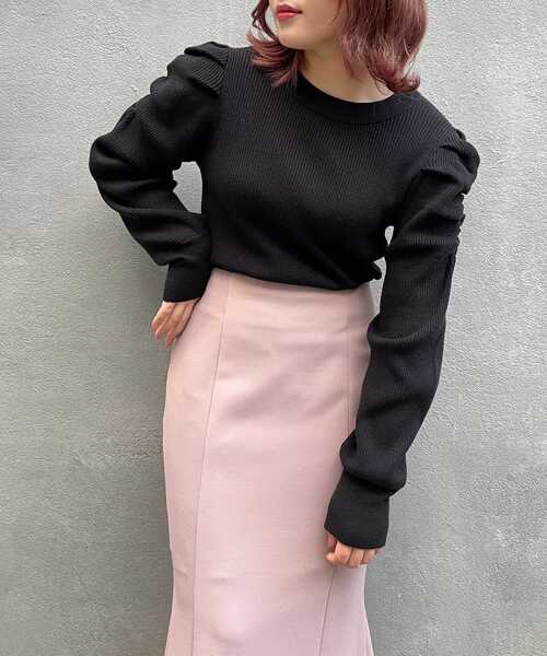 MAJESTIC LEGON（マジェスティックレゴン）の「ボリュームショルダーニット（ニット/セーター・レディース・ブラック/ベージュ/ブラウン/グレー/アイボリー・SMALL/MEDIUM）」の2枚目の写真