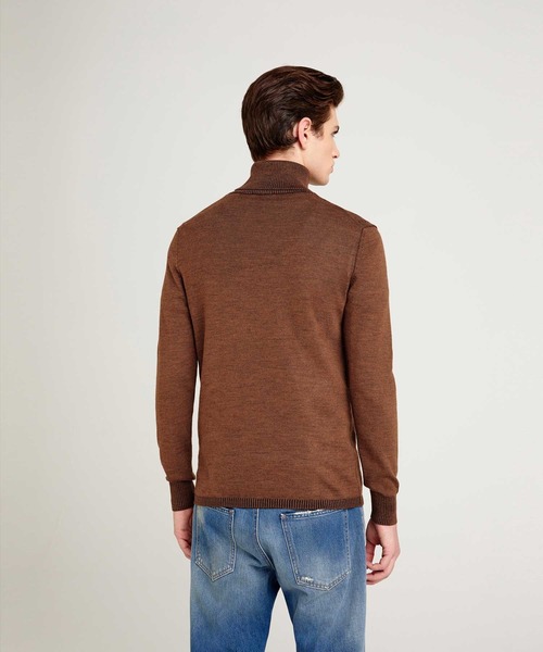 SISLEY(シスレー)の「タートルネックニット・セーター(ニット/セーター・メンズ・ブラウン・SMALL/MEDIUM/LARGE)」の8枚目の写真