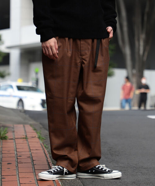 BEAMS(ビームス)の「BEAMS / ウェビング バギー テーパード チェック パンツ(その他パンツ・メンズ・ネイビー/ブラウン・SMALL/MEDIUM/LARGE/X-LARGE)」の9枚目の写真
