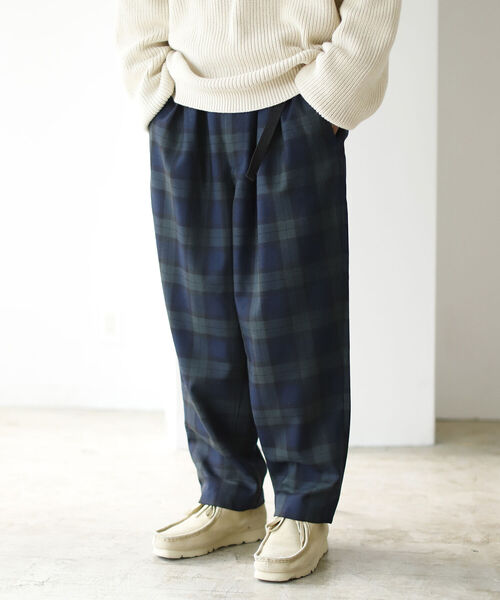 BEAMS(ビームス)の「BEAMS / ウェビング バギー テーパード チェック パンツ(その他パンツ・メンズ・ネイビー/ブラウン・SMALL/MEDIUM/LARGE/X-LARGE)」の12枚目の写真