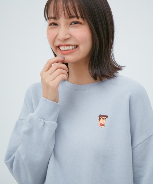 Honeys(ハニーズ)の「クレヨンしんちゃん/トレーナー(スウェット・レディース・グリーン系その他/杢グレー/ブルー系その他/ブラック/アイボリー・M/LL/L/SS/S)」の5枚目の写真