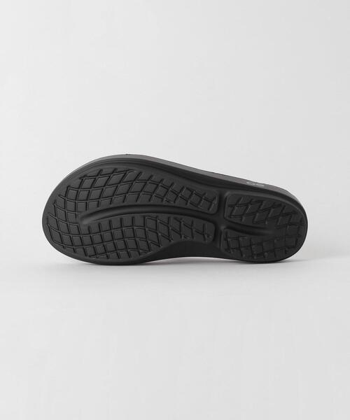 OOFOS（ウーフォス）の「【矢野未希子さん着用】＜OOFOS(ウーフォス)＞OOlala サンダル（サンダル・レディース・ブラック/ベージュ/ホワイト・25cm/24cm/23cm）」の10枚目の写真