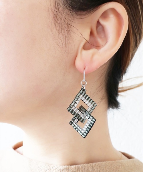 MATSUNO GLASS BEADS(マツノグラスビーズ)の「【MATSUNO GLASS BEADS/松野グラスビーズ】Intelligence Pierce P13S(ピアス(両耳用)・レディース・ブラック系その他/グレー系その他/ブラウン系その他/ブルー系その他/パープル系その他/シルバー系その他・FREE)」の3枚目の写真
