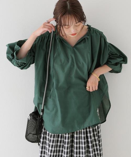 B.C STOCK(ベーセーストック)の「キャンディースリーブ ブラウス(シャツ/ブラウス・レディース・グリーン/ブラック/ホワイト・FREE)」の1枚目の写真