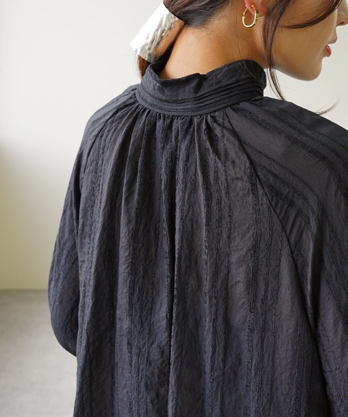 IAMUSE(アイアミューズ)の「【IAMUSE】ドビーストライプ2WAYピンタックチュニックブラウス S0730(その他トップス・レディース・ベージュ/ブラック/ホワイト・FREE)」の5枚目の写真