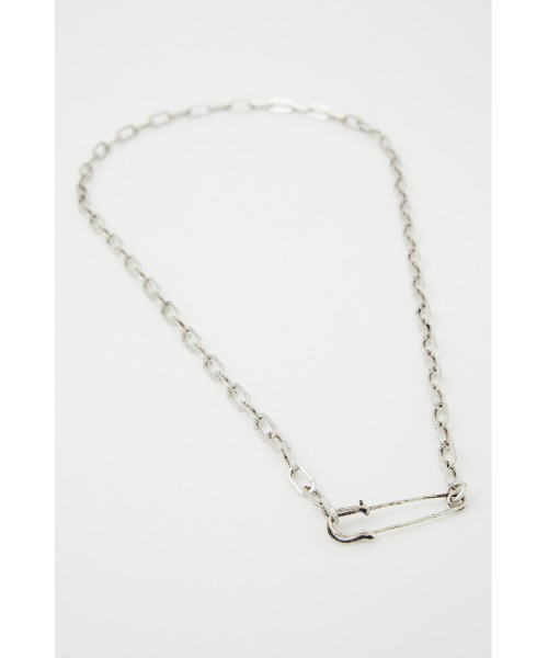 AZUL by moussy（アズールバイマウジー）の「SAFETY PIN MOTIF NECKLACE/セーフティーピンモチーフネックレス（ネックレス・メンズ・シルバー・FREE）」の6枚目の写真
