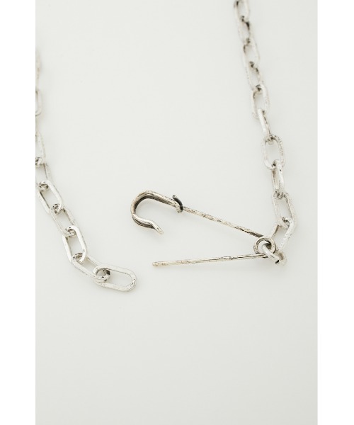 AZUL by moussy（アズールバイマウジー）の「SAFETY PIN MOTIF NECKLACE/セーフティーピンモチーフネックレス（ネックレス・メンズ・シルバー・FREE）」の8枚目の写真