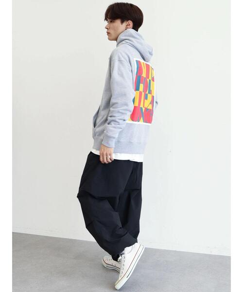 CRAFT STANDARD BOUTIQUE(クラフトスタンダードブティック)の「ddp RETROARTスウェットパーカ_Richard *(パーカー・メンズ・グレー・L/M)」の9枚目の写真