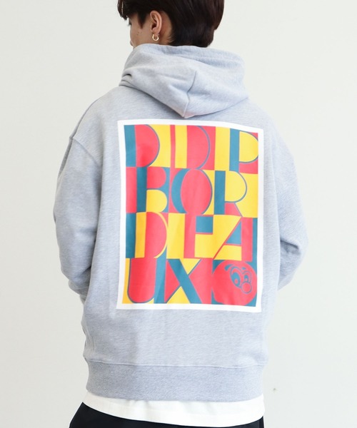 CRAFT STANDARD BOUTIQUE(クラフトスタンダードブティック)の「ddp RETROARTスウェットパーカ_Richard *(パーカー・メンズ・グレー・L/M)」の1枚目の写真