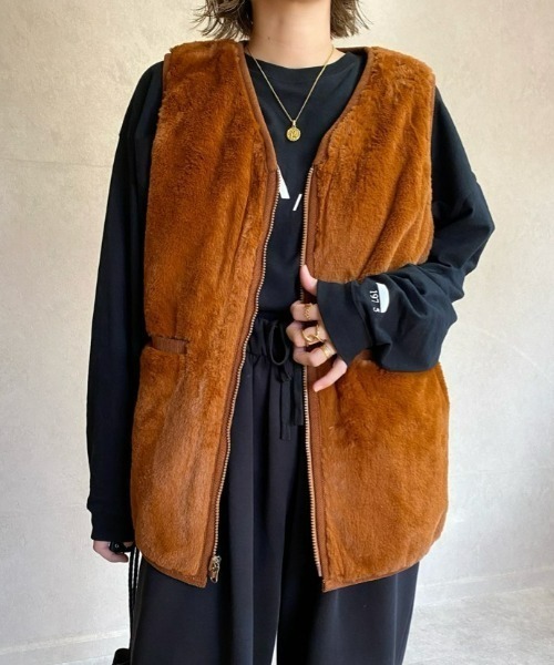 ECRIRE(エクリール)の「【miho.a.nicoコラボ】リバーシブルファーベスト(ベスト・レディース・ブラック/ブラウン・M/L)」の16枚目の写真