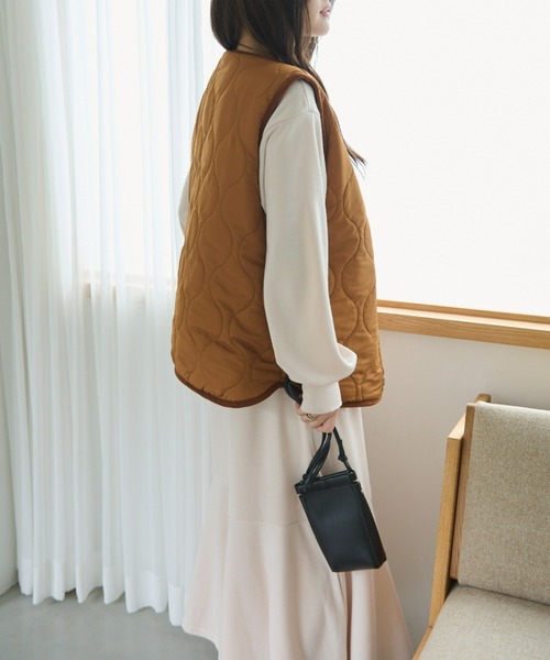 ECRIRE(エクリール)の「【miho.a.nicoコラボ】リバーシブルファーベスト(ベスト・レディース・ブラック/ブラウン・M/L)」の5枚目の写真