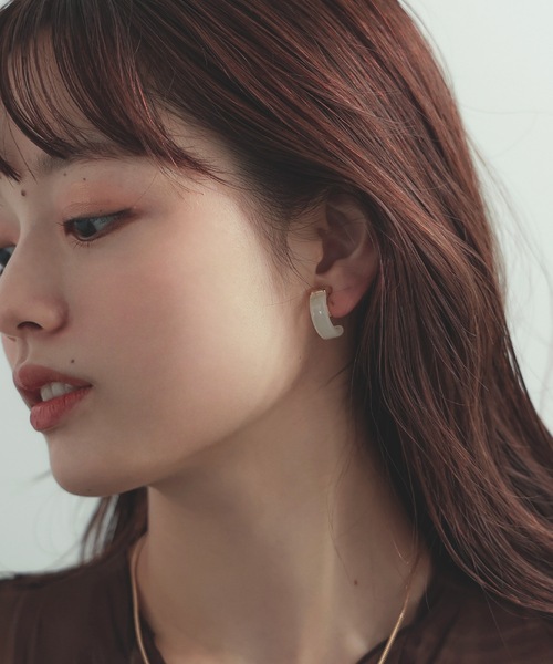 niana(ニアナ)の「シアーカラーシンプルフープイヤリング(イヤリング・レディース・ベージュ/ホワイト/ブラウン/グレー/グリーン・FREE)」の16枚目の写真