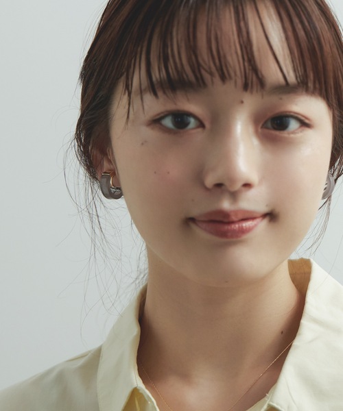 niana(ニアナ)の「シアーカラーシンプルフープイヤリング(イヤリング・レディース・ベージュ/ホワイト/ブラウン/グレー/グリーン・FREE)」の10枚目の写真